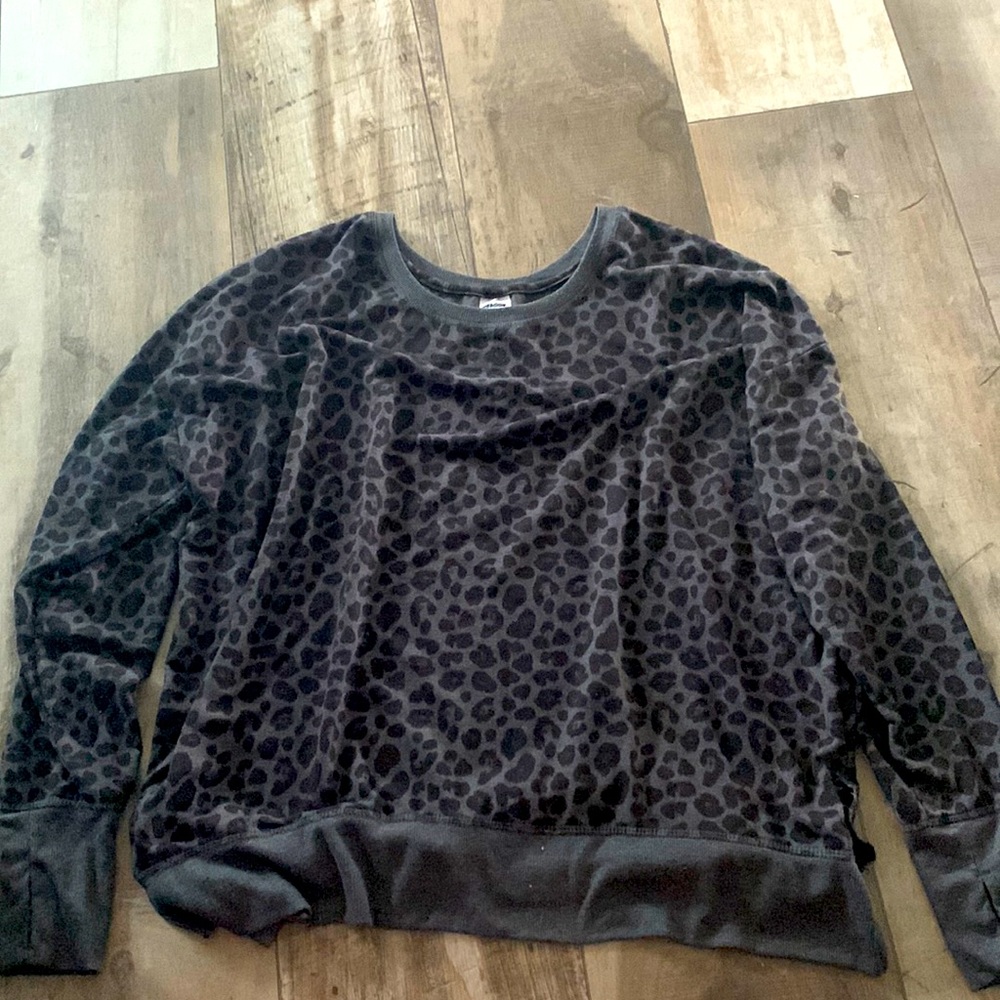 Women’s size 2xl long sleeve leopard print top